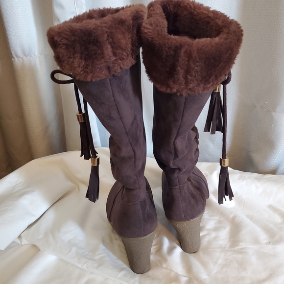 Boots - Picture 7 of 8